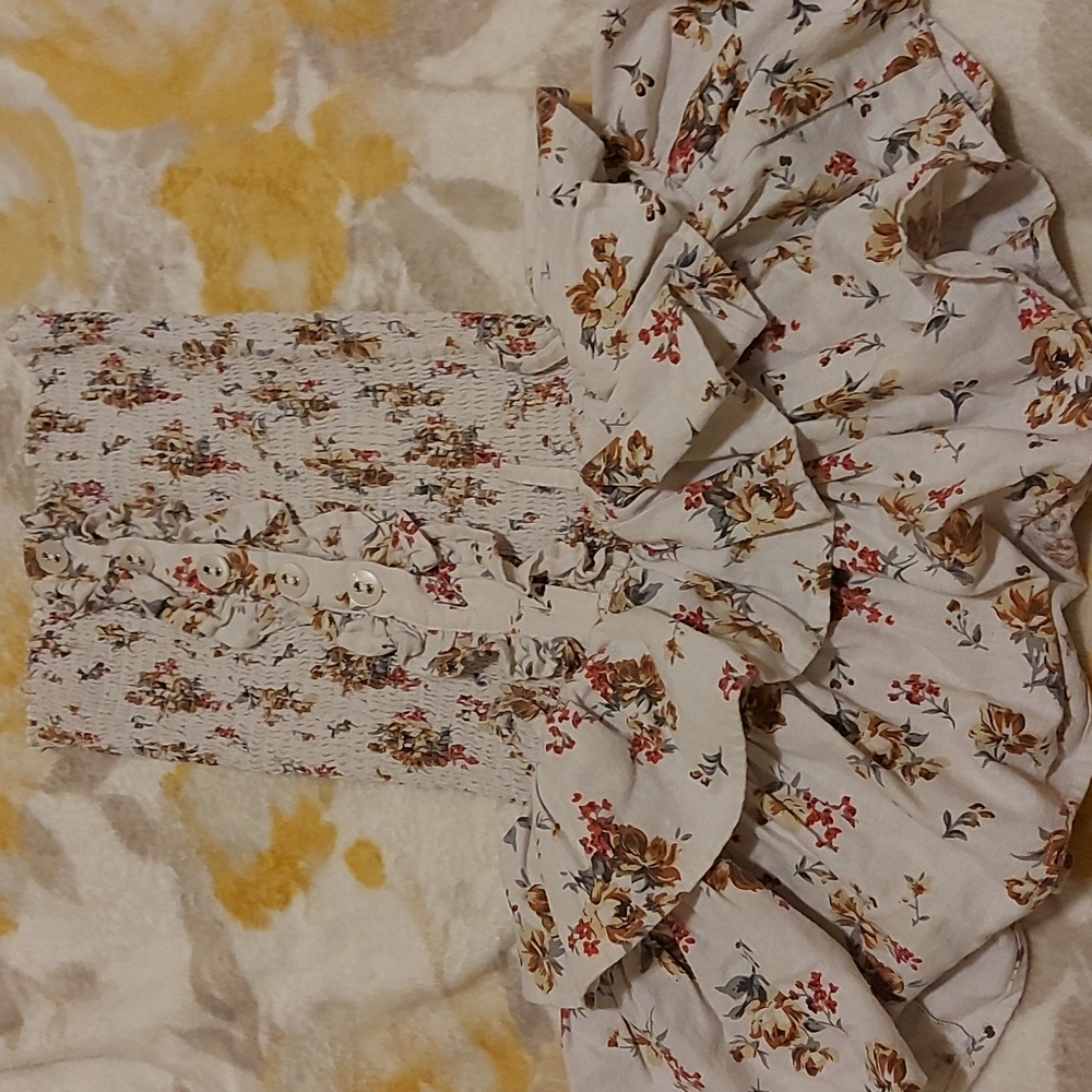 Vintage floral (frilled bottom) top, size S